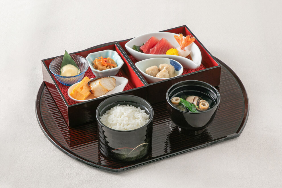 陰膳