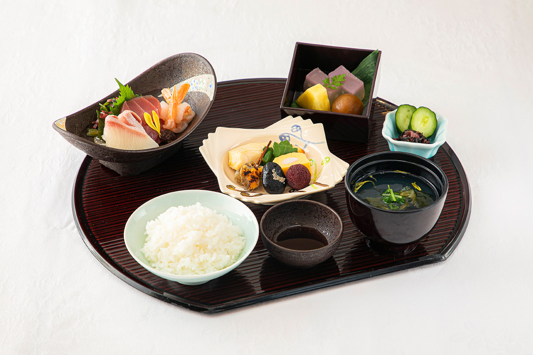 陰膳