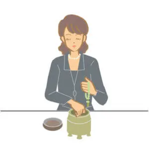 香炉の中に静かに落とします。これを1～3回繰り返します（宗派により異なります）