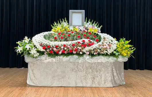 花祭壇「⺟の⽇(カーネーション)」