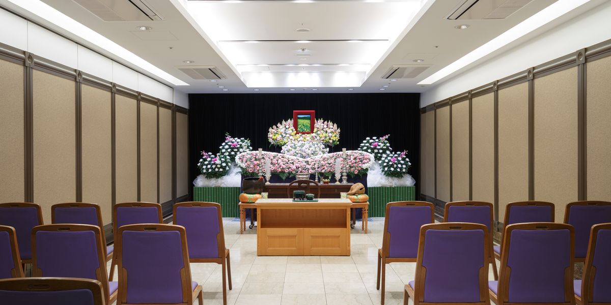 くらしの友 新横浜総合斎場 4F中式場・半フロア利用 花祭壇