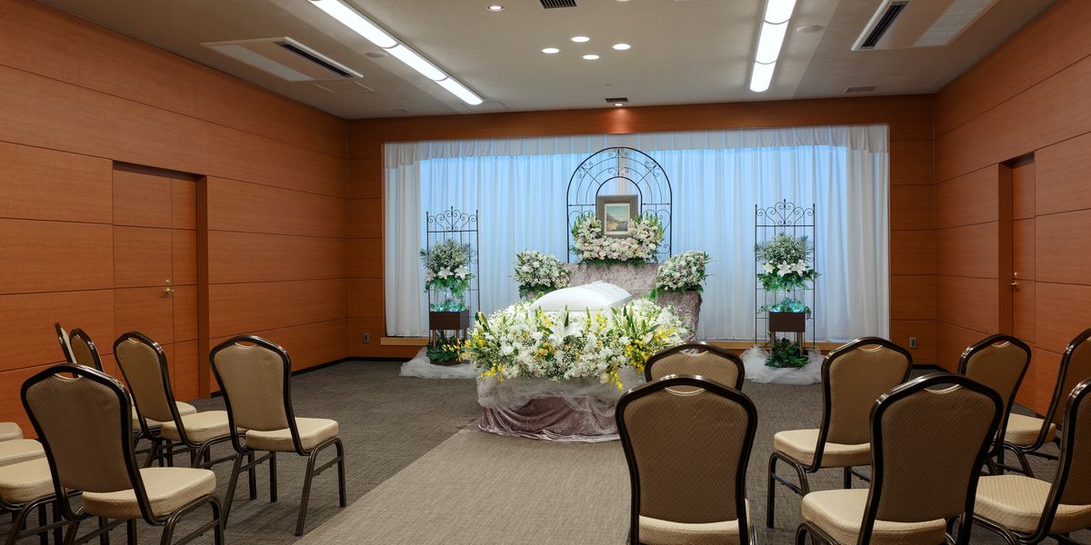 くらしの友 鶴川総合斎場 1F式場 オリジナル祭壇