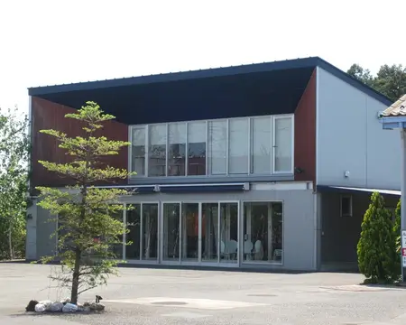 メモリーホール こま川外観
