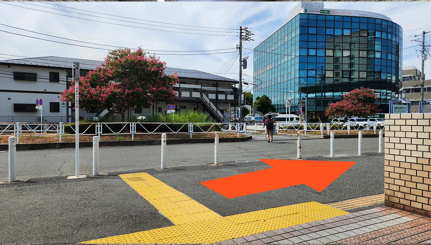地上に出たら、右手に進む。