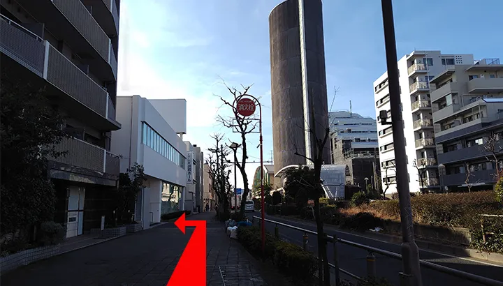 前方左側に井荻ホールが見えてまいります