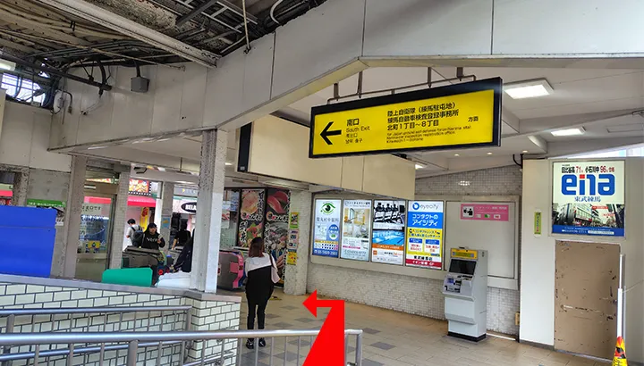 東武東上線「東武練馬駅」の南口改札を出る
