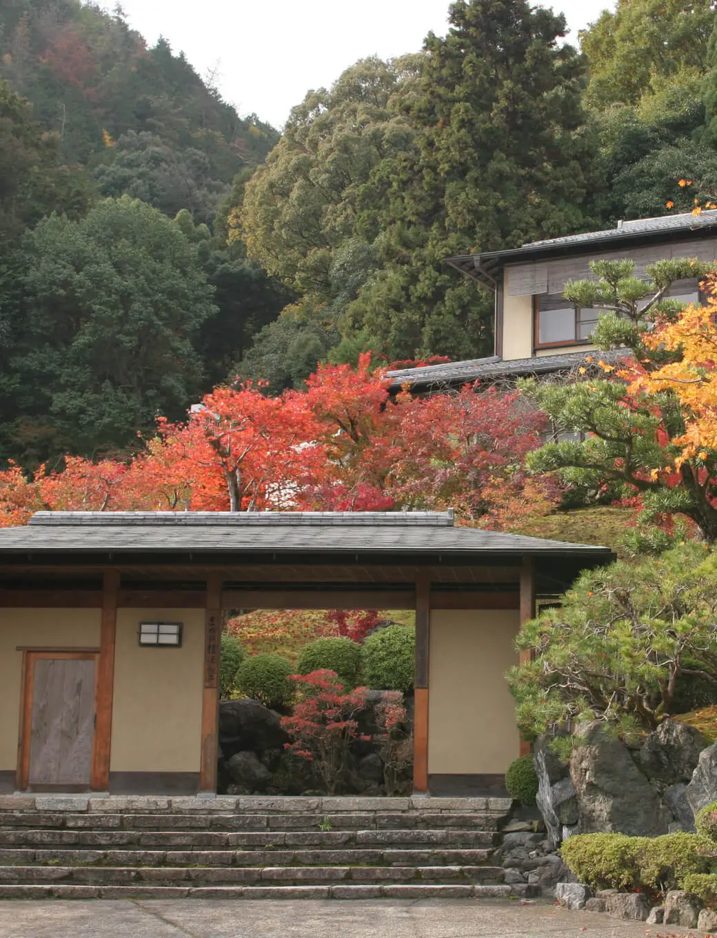 京都嵯峨野⼭荘