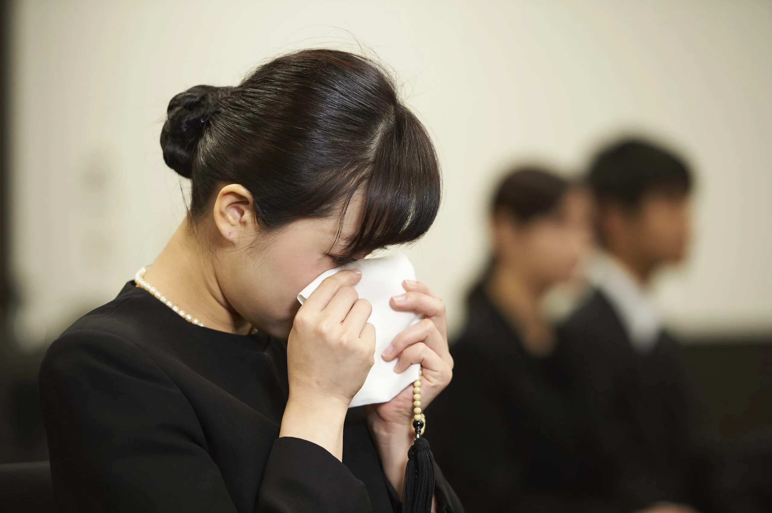 お 葬式 ハンカチ 色