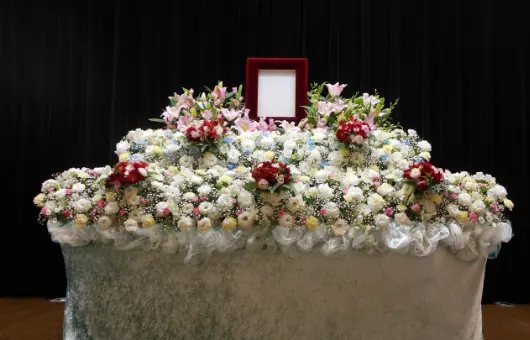 花祭壇「⺟の⽇(カーネーション)」