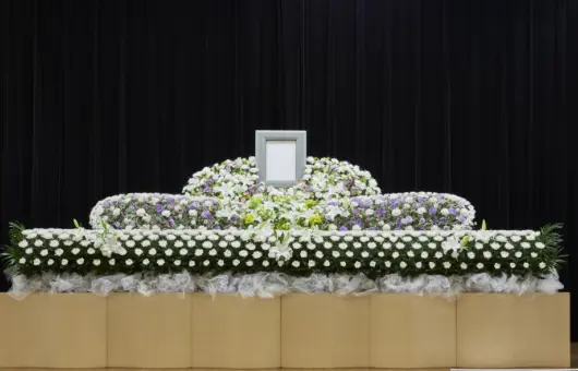 花祭壇(横幅:約4.2m)